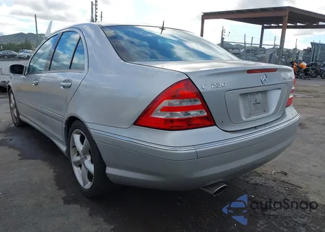 2005 Mercedes-Benz C 230 Kompressor Sport z USA, uszkodzony, nr VIN WDBRF40J95F690260